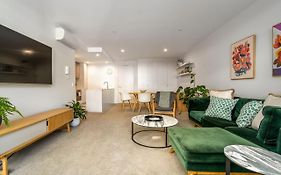 Modish Apartment Near Parliamentary Triangle - Hosted By Canstay